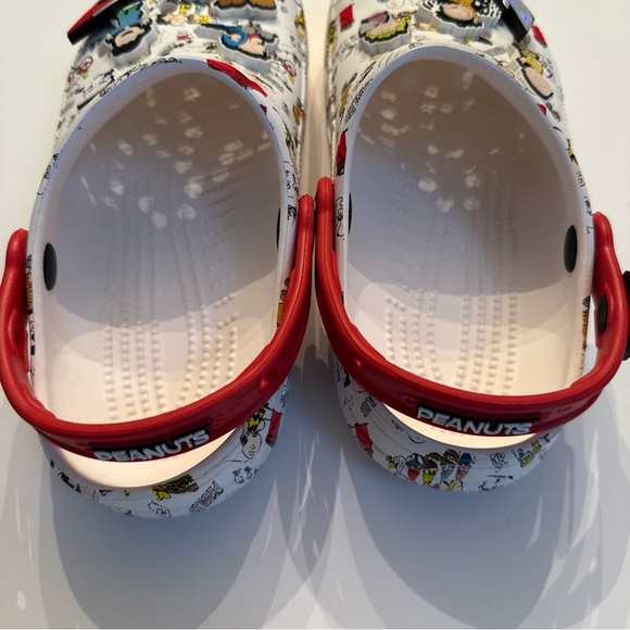 Peanuts Snoopy Charlie Brown Kids Unisex Size 4 Crocs Like New Condition - Picture 4 of 10